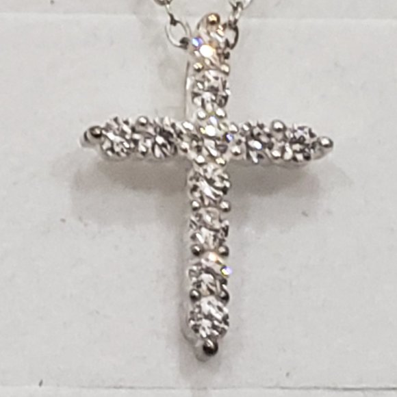 Cubic Zirconia Cross pendant set in 925 Sterling Silver w/18in 925 Sterlingchain - Picture 3 of 5